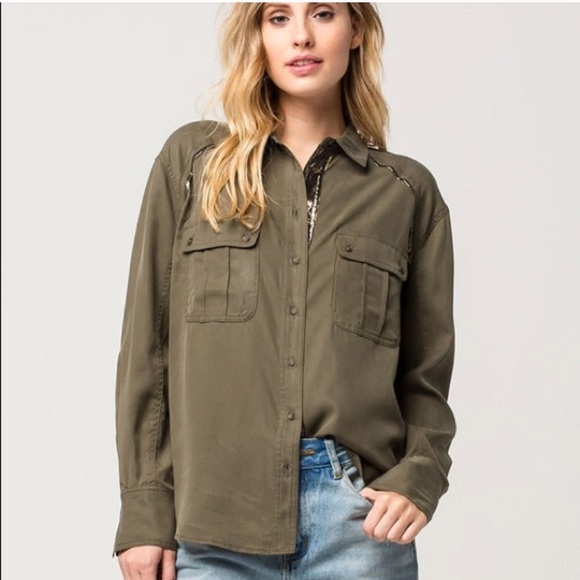 Free People Tops - Free people off campus button up